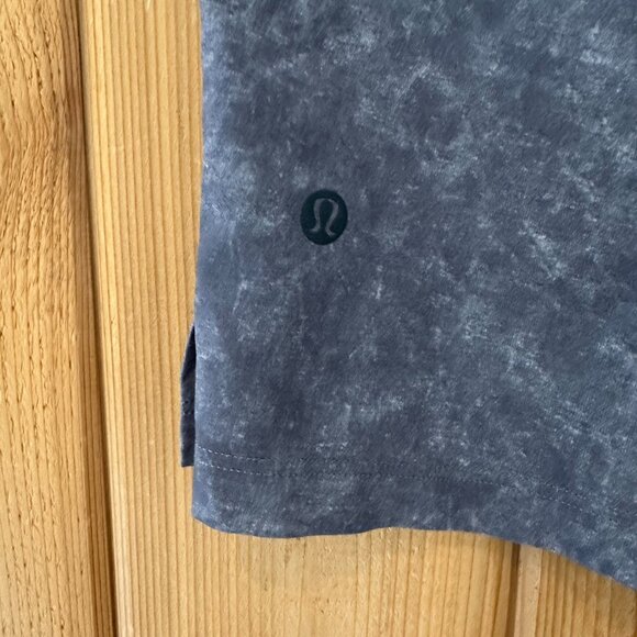 Lululemon Size Medium T.H.E. Short 9" *Linerless Gravel Dust Iron Blue Multi - Picture 3 of 9